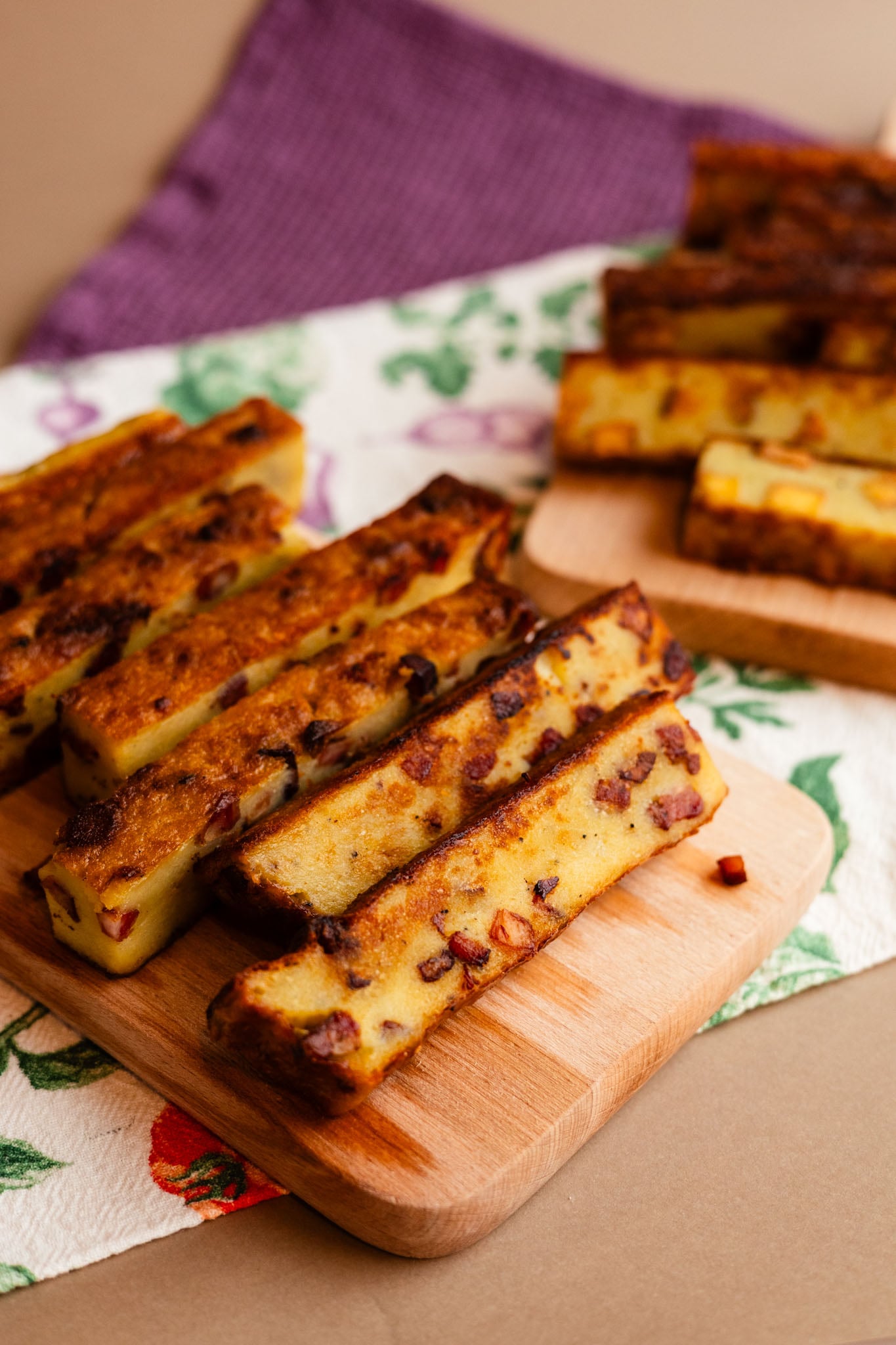 BABKA ZIEMNIACZANA Z WĘDZONYM BOCZKIEM I KIEŁBASĄ (420 g) - obrazek 2