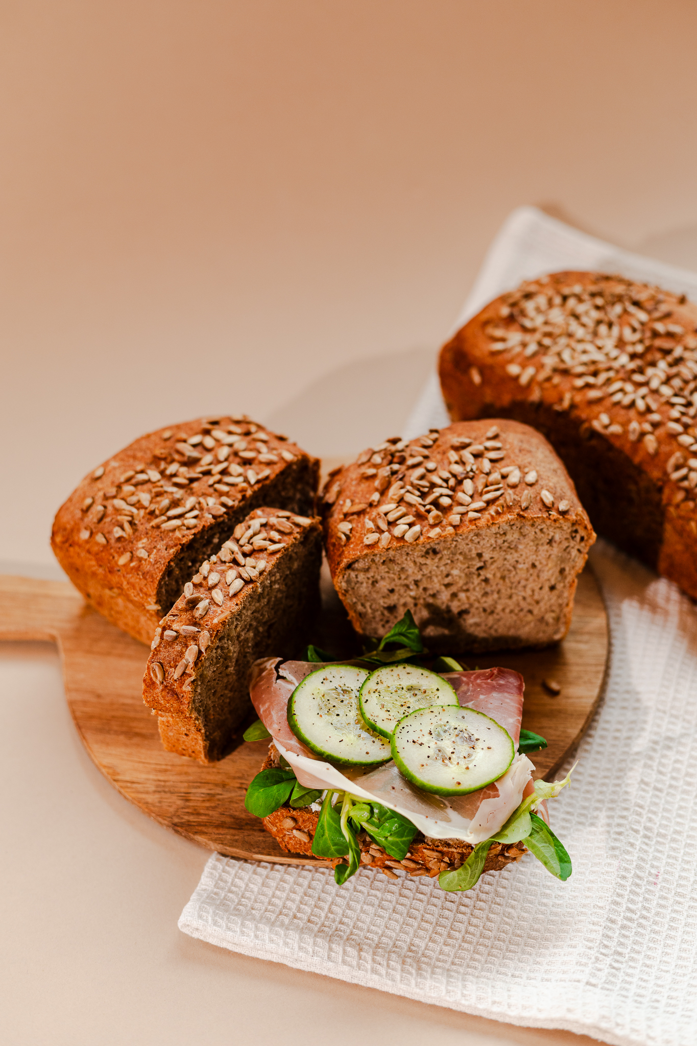 CHLEB ZE SŁONECZNIKIEM (550 g) - obrazek 2