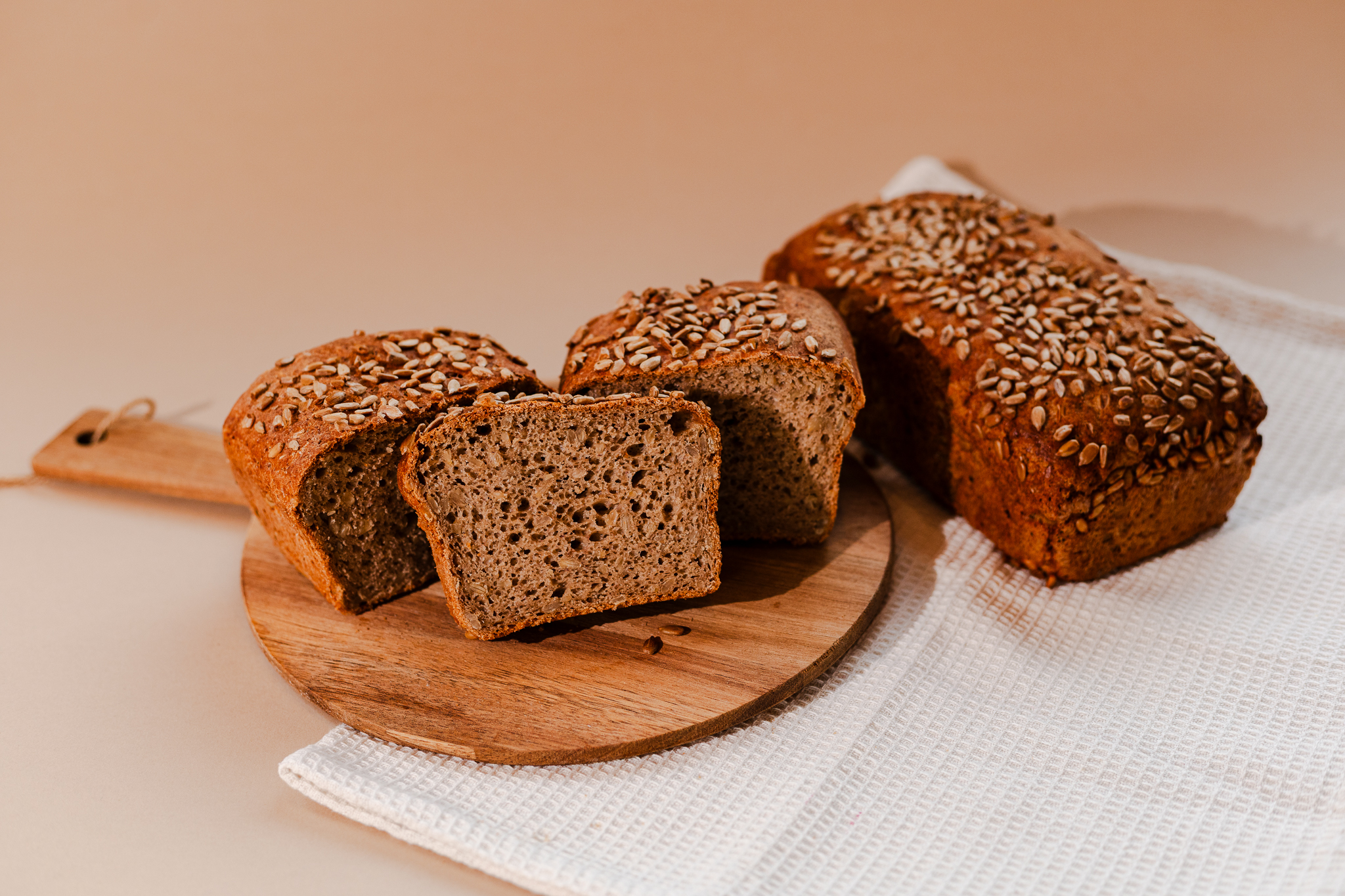CHLEB ZE SŁONECZNIKIEM (550 g)
